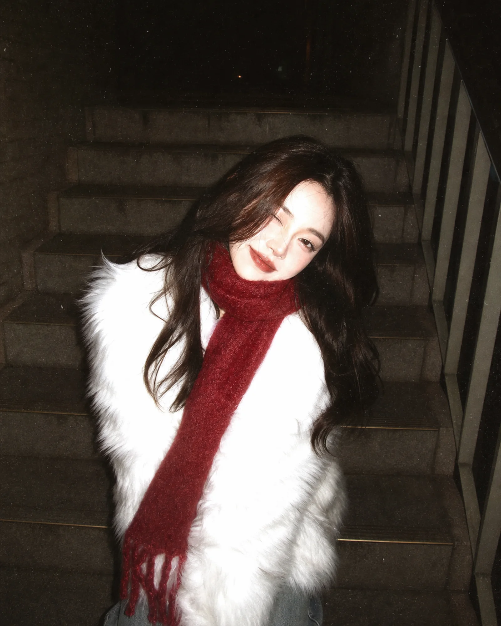 Aesthetic instagram flash filter with glossy highlights and dark falloff